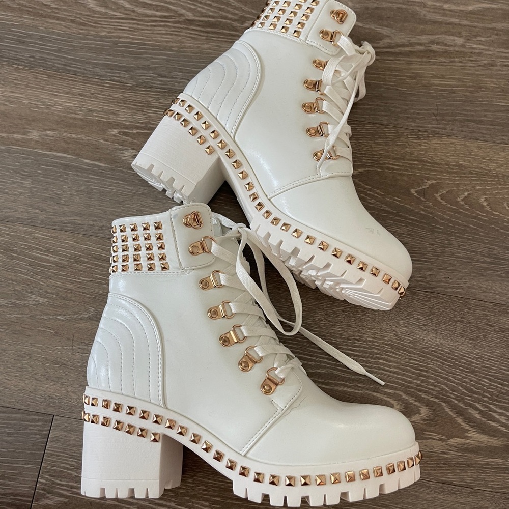 White Heeled Chelsea Boot with Rose Gold Studs. Size 7. Never been worn.